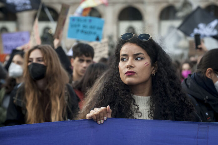 Non una di meno, manifestazione nazionale contro il femminicidio e ogni violenza sulle donne